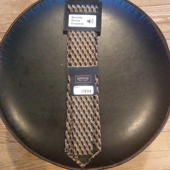 Brand New with Tags Arrow USA 1851 Taupe Style Tie - Picture 5 of 8
